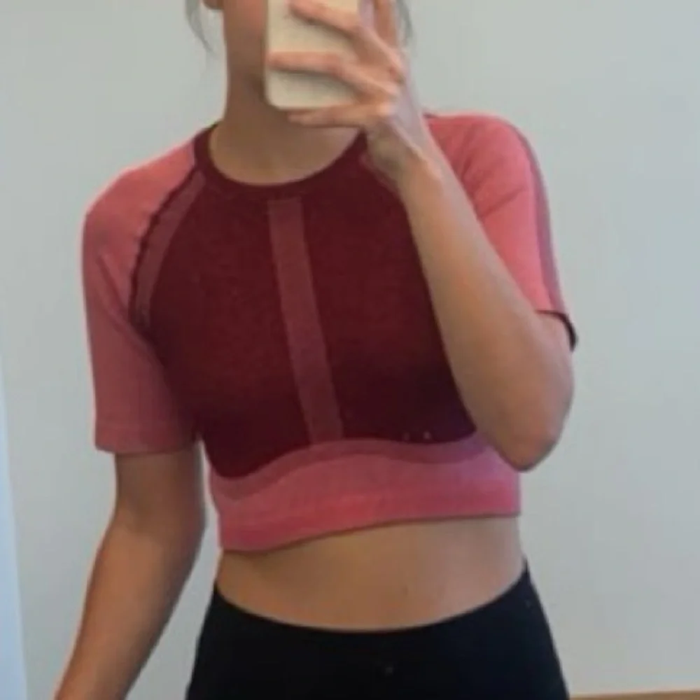 Fabletics Cropped Workout Top - Picture 1 of 2